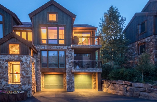 TERRACES 402- Slopeside Ski-In/Ski-Out Condo in the Meadows of Mountain Village