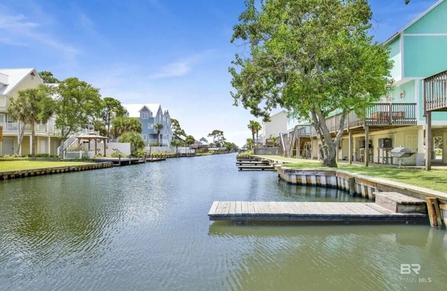 Terrific Canal Front Condo and a short walk to Hangout and Beach