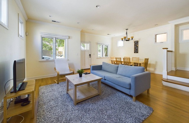 Terrific Menlo Park 3BR w/Patio & Garage, nr Dining, by Blueground