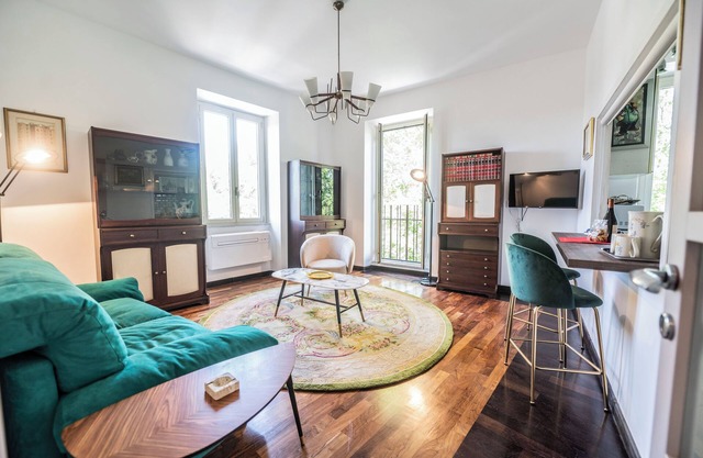 Testaccio Luminous And Large Apartment