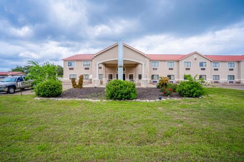 Texan Inn By OYO Beeville US-181