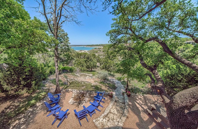 Texas Rose offers direct access to Canyon Lake, stunning views