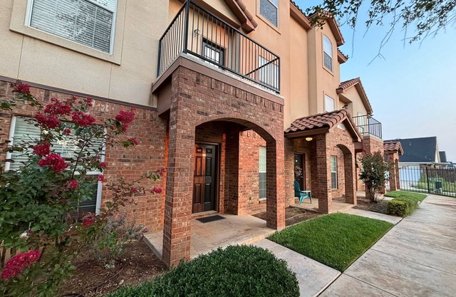 Texas Tech Condo - Prime Location - Walk to Campus, Broadway and Downtown