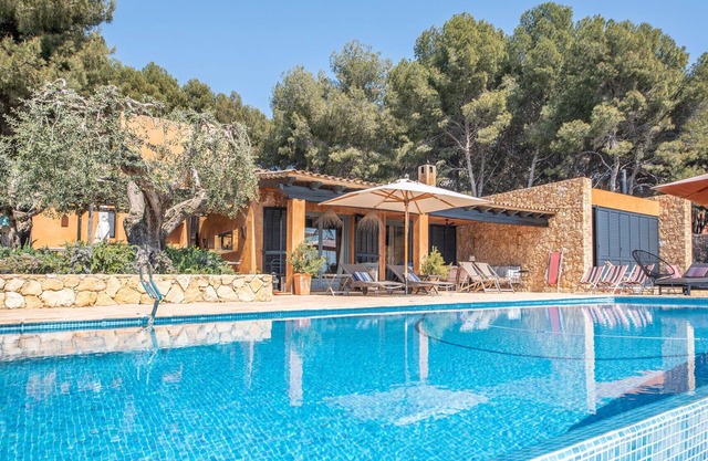 TH112 Luxurious Seafront Villa on the Costa Dorada – Perfect for Families