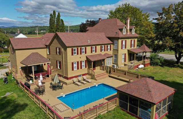 Thaddeus Twitchell House - In-Ground pool, Hot tub, Skiing, Golf, Hiking & More!