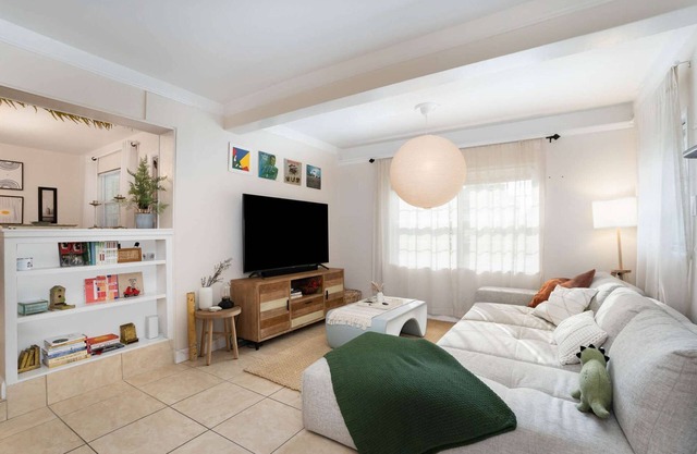 Thai · Cozy Ginger Home with Pool · 12 minutes to Beach · Pet-Friendly