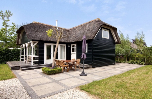 thatched cottage with private garden near Gouda