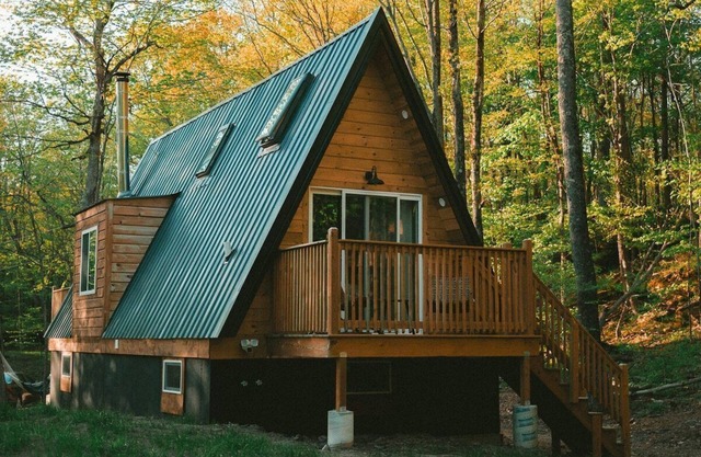 The A-Frame on Pudding Hill - Wood Burning Cedar Hot tub!