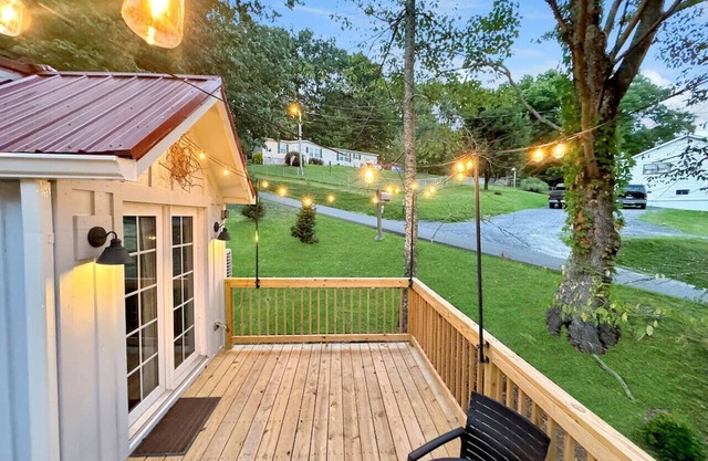 The Acorn - Cozy Retreat in the Heart of Summersville