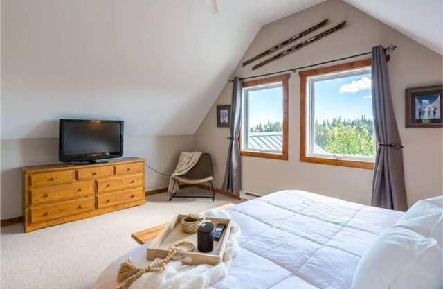 The Alpine | No Service Fees | Ski-In & Ski-out