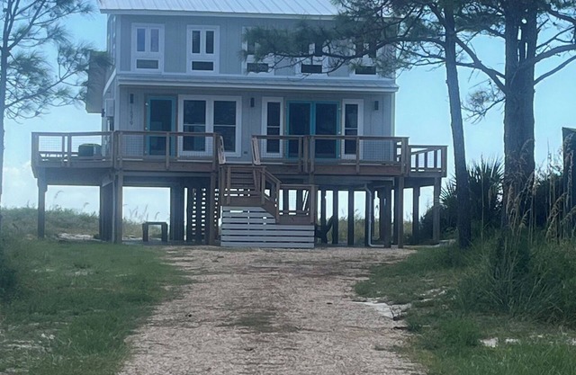 The Anchor.Newly remodeled Gulf to Bay 3bed/3.5bath Sleeps 6-8 NEW FALL 2025