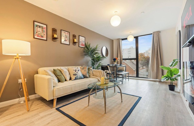 The Artiest Suite - Perfect for exploring Birmingham City centre!