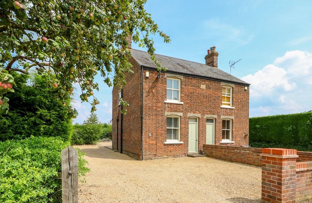 THE ARTIST'S RETREAT, family friendly, with a garden in King's Lynn