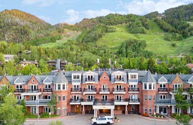 The Aspen Mountain Residences Luxury Studio King Room Mountainside