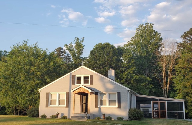 The B's Nest-Cozy County Heaven! 5 Star Host!