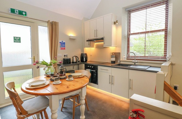THE BAND ROOM, pet friendly, with open fire in Kirkby Stephen