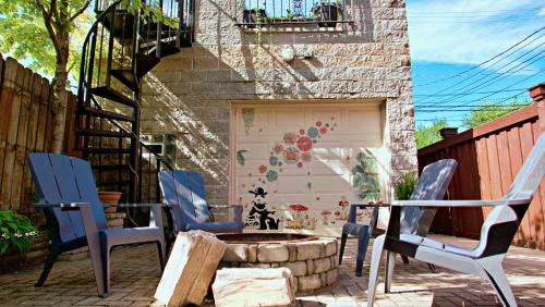 The Banksy-Free Parking -4 bedroom w King bed- Firepit Rooftop near United Center