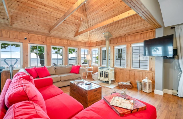 The Beach House - Bay Beach Beachfront