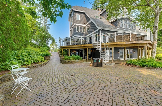 ‘The Beachhouse’ Retreat w/Prescot Bay Views!