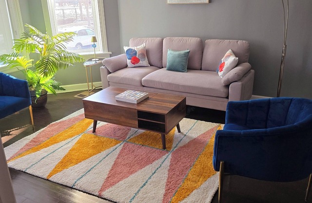 The Beautiful, Quaint 2 Bedroom Green Escape Greystone