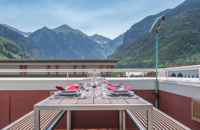 The Best Views in Telluride - 3 Bdr Penthouse with Private Wrap Around Deck and Hot Tub