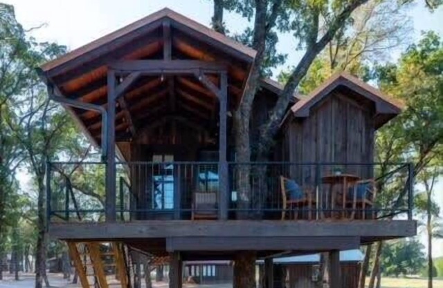 The Blue Jay Treehouse 15MIN to Magnolia & Baylor