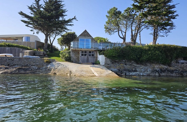 The Boathouse - a cottage that sleeps 2 guests in 1 bedroom