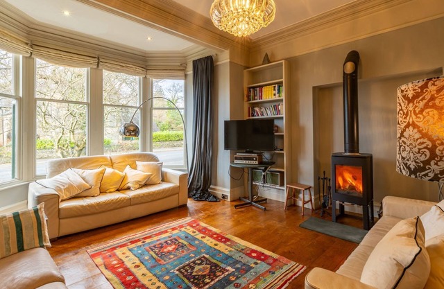 THE BOUNDARY, pet friendly, with open fire in Windermere