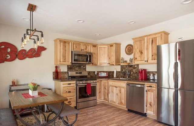 THE BREW HOUSE-The Westside Cottages 2 Bed/2 Bath