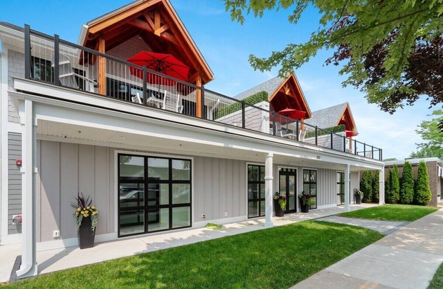 The Brick and Mortar Collection| 3 Loft Units| Upscale Group Getaway |Walk-Out Balcony| Downtown