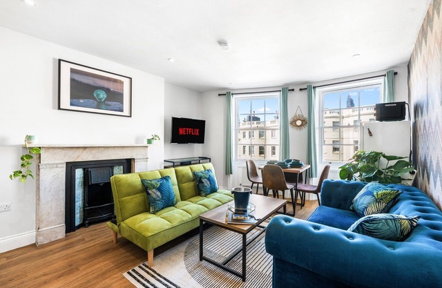 The Brighton Escape Awaits – 2 Bed in Brunswick!