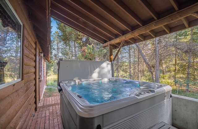 The Buffalo River House:Riverfront Luxury,Arcade Games,Hot Tub, Near Yellowstone