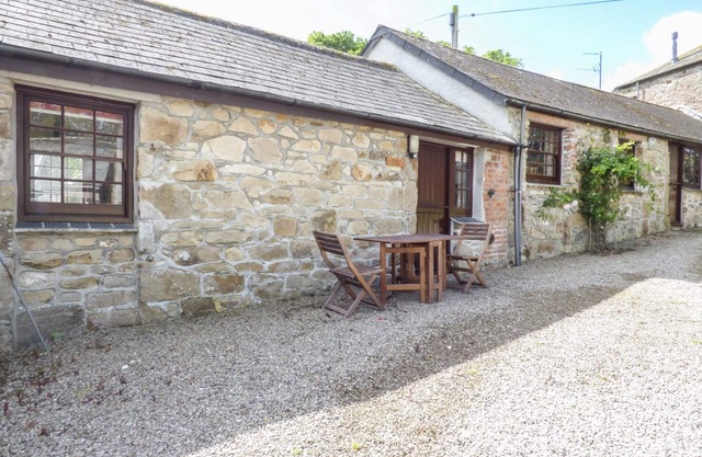 THE BULLSHED, family friendly, character holiday cottage in Marazion