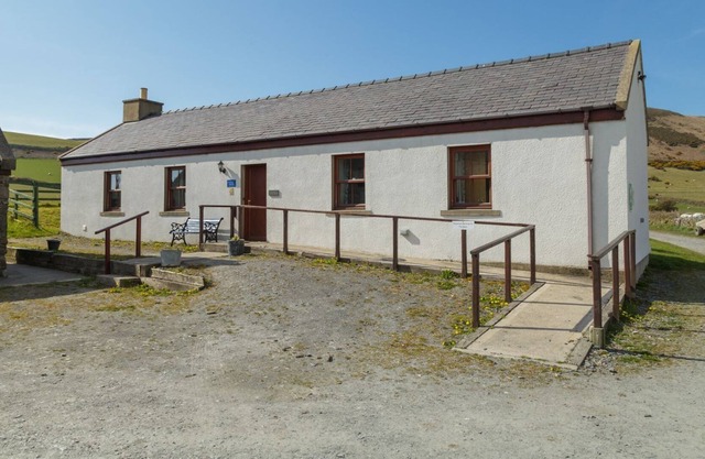 The Byre - sleeps 4 guests in 2 bedrooms