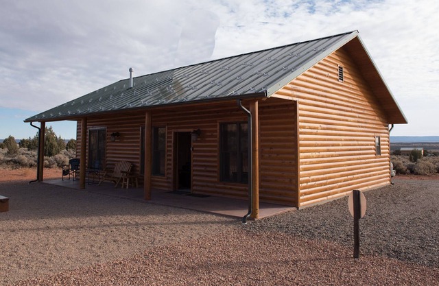 The Cabin at Purradise near Best Friends, Zion, Bryce, Lake Powell, Grand Canyon