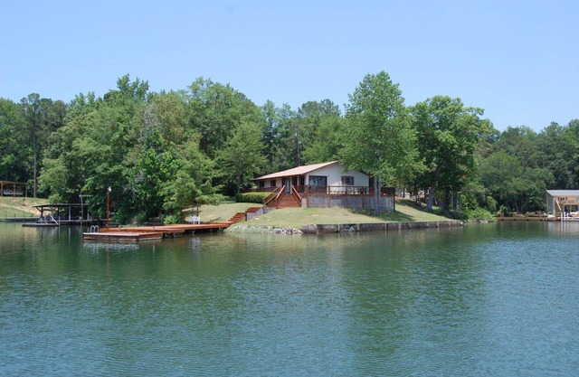 The Cabin on Wisteria Lane | 2 Bed, 2 Bath