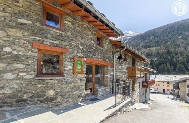 THE CANTON - VAL CENIS