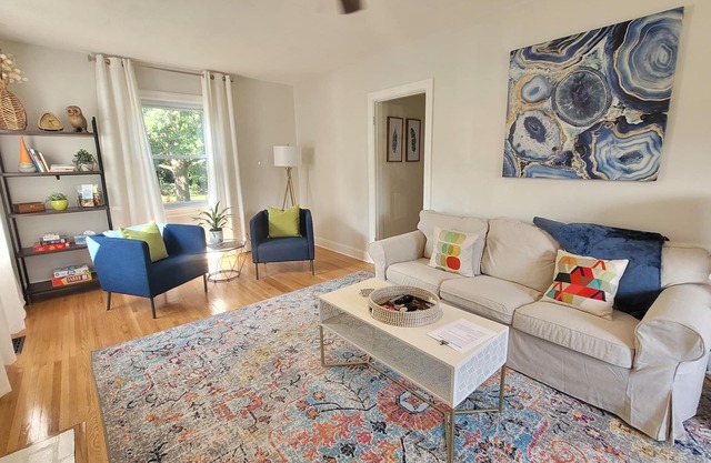 "The Cape at Westview" New Cape- In LU's Backyard-n10 minutes to Downtown.