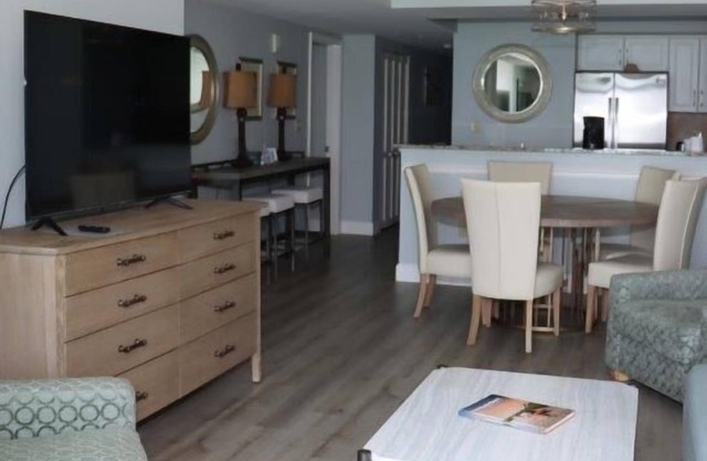 THE CARIBBEAN RESORT UNIT 508. 1-KING, 2-QUEEN BEDS COMPLETELY-RENOVATED IN 2024