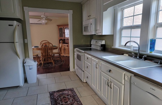 The Carriage House: Charming 1-bedroom guest house in Fort Payne