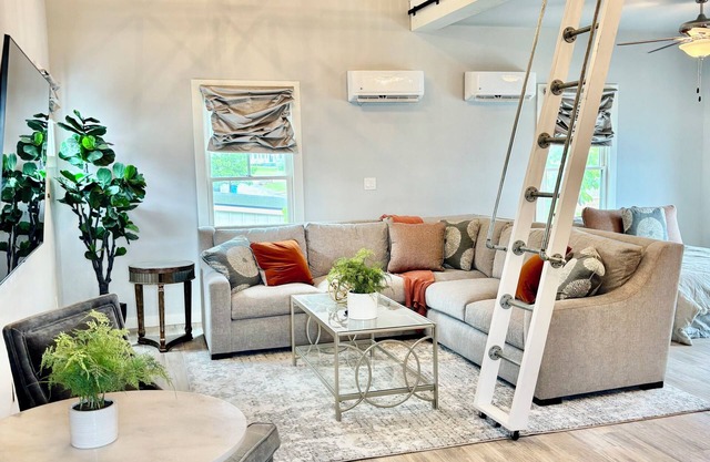The Cart House Sleeps 6 Golf Cart Included