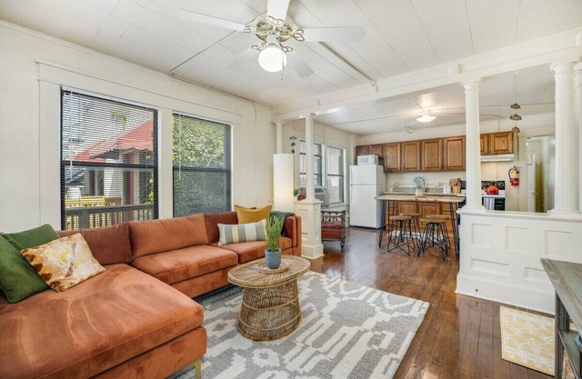 The Clementine - Monthly Rental - Walk Everywhere!