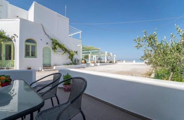 The Cliff Reflections Apartment- Courtyard view