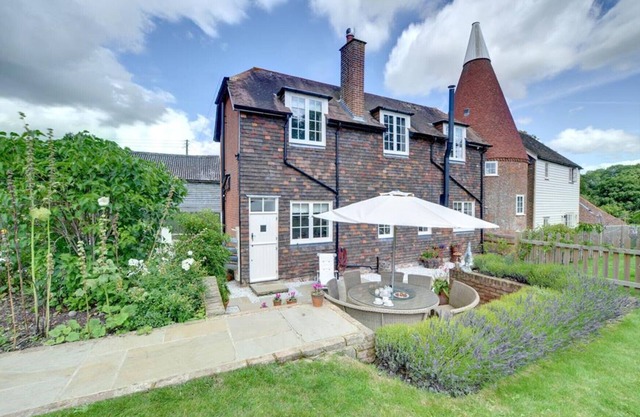 The Coach House - Two Bedroom House, Sleeps 4
