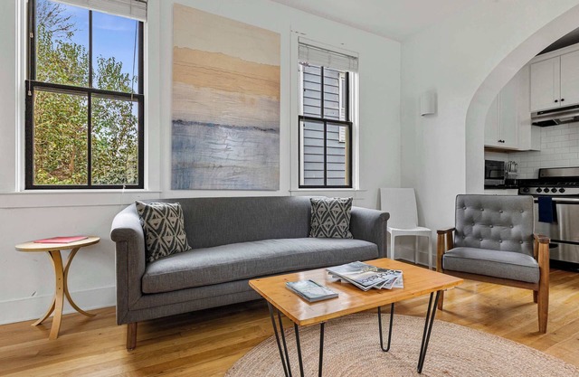 The Cobalt | 3bd Steps from King St!
