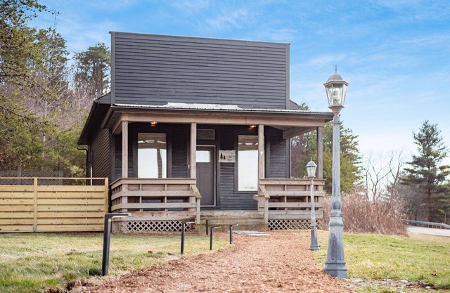The Copper & Oak House + Pickleball l Hot Tub