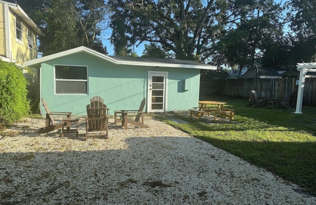 The Cottage in Clearwater - 30 Day Minimum Stay