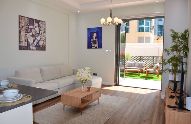 The Courtyard Heaven. is in the heart of Dubai Marina, 5-minute walk to Metro.