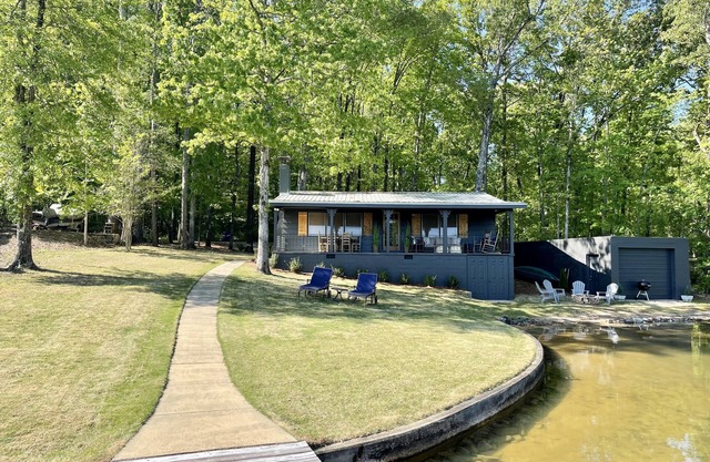 The Cozy Cabin on Lake Martin