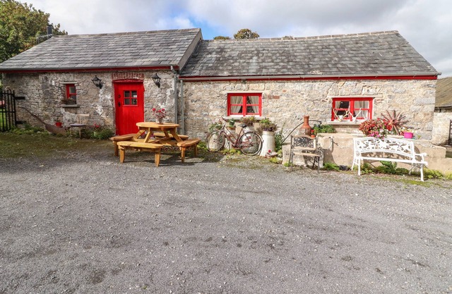 THE DAIRY, with open fire in Ardfinnan, County Tipperary